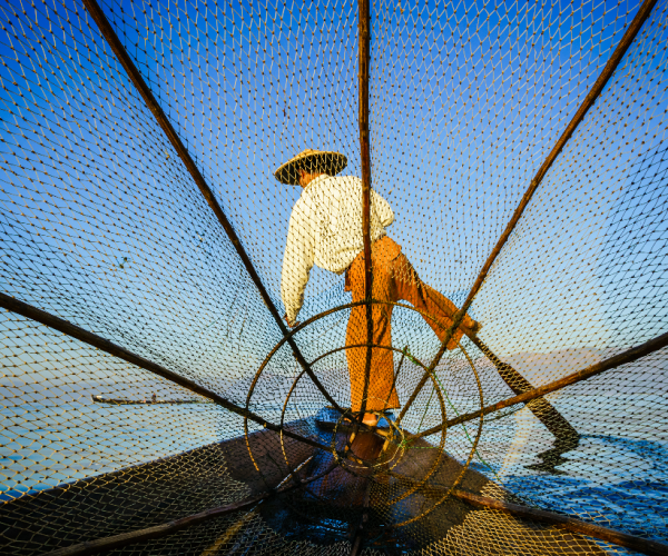 Silhouette Fishermen In Inle Lake At Sunrise Shan Pdndhb3